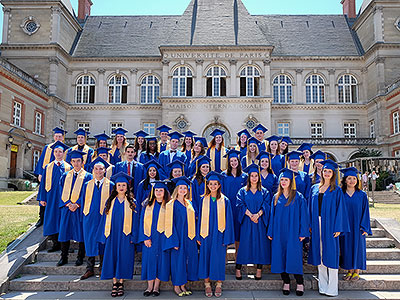 Etudiants diplômés AIM école hôtelière